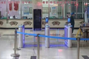 疫情防控的“閘門”一絲不能放松，人臉識別測溫閘機智防疫火