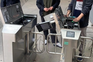 “電子哨兵”擺閘！刷臉即可顯示綠碼核酸等多項(xiàng)成果